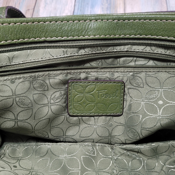 ✨️HP✨️Fossil Green Purse. - Picture 6 of 14